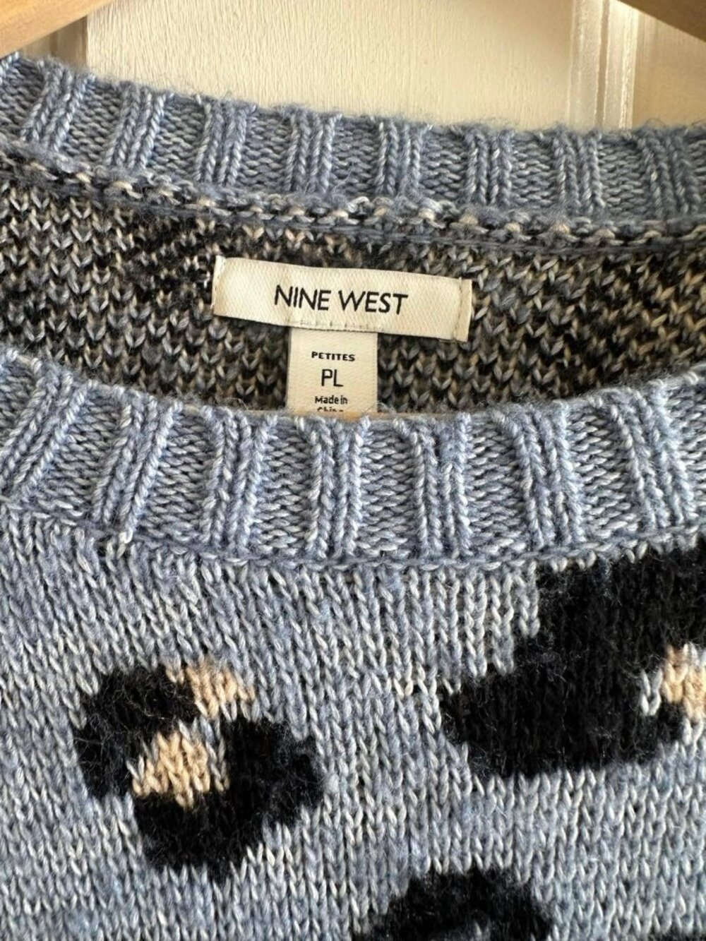 NINE WEST Petite L Blue Leopard Animal Print Crewneck Sweater Cozy Knit - Picture 2 of 3
